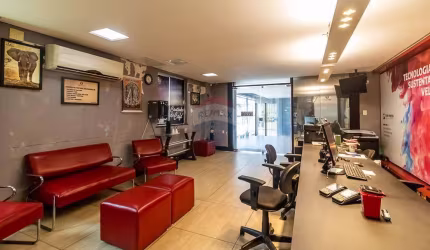 Prédio com 3 pavimentos, uso misto, com 500m²