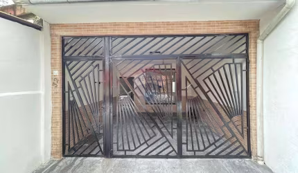 Casa reformada à venda no centro da cidade