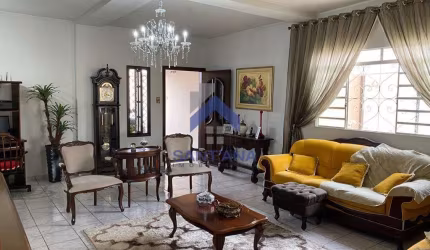 Casa com 2 quartos à venda na Rua José Vicente de Barros, 2803, Parque Santo Antônio, Taubaté por R$ 560.000