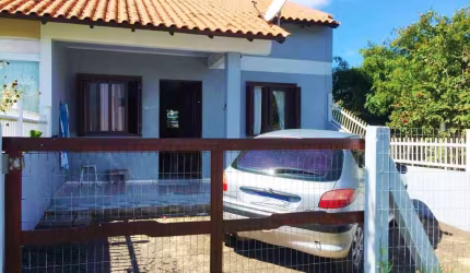Casa geminada com 02 dormitórios