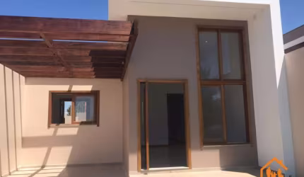 Excelente casa geminada de ótima qualidade com 02 dormitórios
