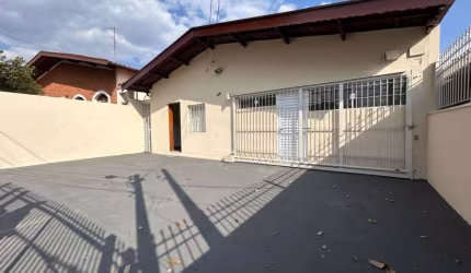 Casa térrea a venda com edícula e piscina no bairro Jardim das Oliveiras em Campinas-SP