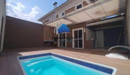 Casa para venda com piscina no Tijuco Preto Cotia