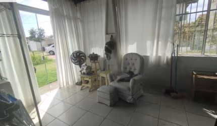 Vende-se casa de 3 dormitórios/ Meia quadra da praia/ Caraguatatuba/SP/