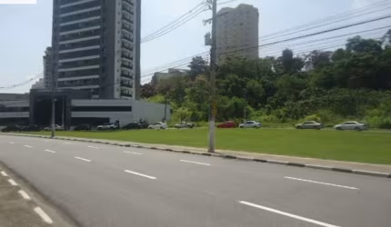 Vende-se terreno totalmente plano na Av Marginal/Barueri por R$ 4.571.700.000