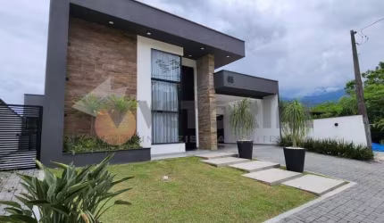 Casa com 4 quartos, 240m², à venda em Caraguatatuba, Mar Verde