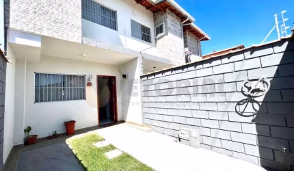 Sobrado à venda em Caraguatatuba, Pontal de Santa Marina, com 2 quartos, 66m²