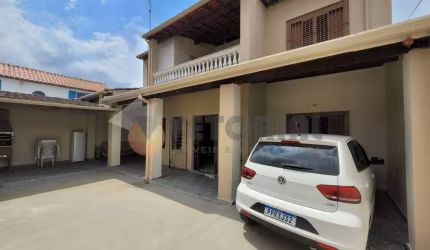 Sobrado com 5 dormitórios à venda, 240 m² por R$ 750.000,00 - Martim de Sá - Caraguatatuba/SP