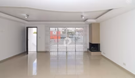 Sobrado triplex no Água Verde