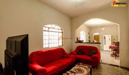 Casa à venda, 3 quartos, 3 vagas, Jardim Candelária - Divinópolis/MG