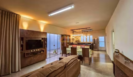 Casa à venda, 3 quartos, 1 suíte, 4 vagas, São Judas Tadeu - Divinópolis/MG