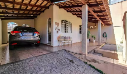 Casa à venda, 3 quartos, 1 suíte, 2 vagas, Santo Antônio - Divinópolis/MG