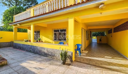 Casa com quintal em Vila Maria Helena