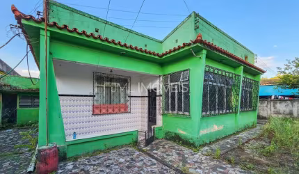 Casa com quintal em Vila Maria Helena