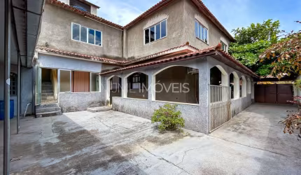 Casa ampla com quintal em Xerém