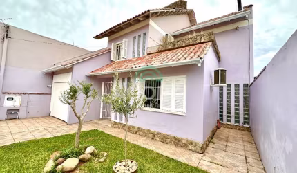 Lindo sobrado com 5 (cinco) dormitórios, localizado no bairro no bairro Nossa Senhora das Graças.