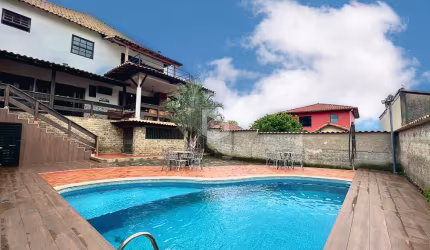 Casa com 04 quartos, no Alto dos Pinheiros.
