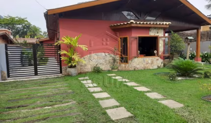 Linda casa no condomínio Pedra Verde a 150 metros da praia do Lázaro em Ubatuba!