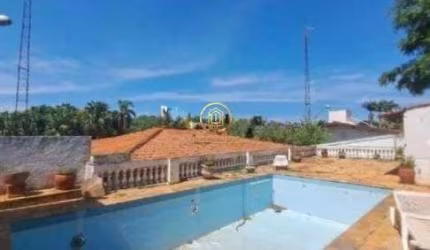 Casa à venda com 375 m², com 4 quartos, e piscina em Campinas/SP.