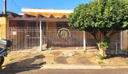 Casa à venda com 3 quartos, 1 suíte, e edícula no Jardim Leonor em Campinas/SP.