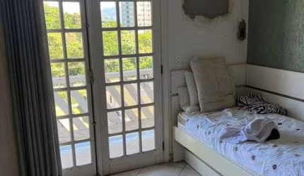 Vendo otima casa em condominio de 3 quartos no Anil com 407 m2