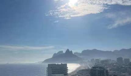 Vendo ou Alugo Cobertura triplex vista deslumbrante 4 quartos 4 suítes Arpoador