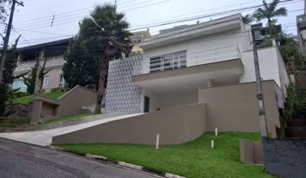 Venda ou Locação de Sobrado no Jardim Imperial Hills III - Arujá, SP