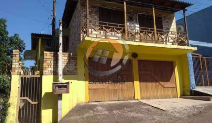 SOBRADO DE ALVENARIA COM 2 CASAS NO PÁTIO AO LADO DA AV. RUBEM BERTA