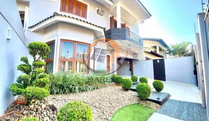 LUXUOSO SOBRADO C/ SUÍTE MASTER E 3 DORM. EM LOCALIZAÇÃO EXCLUSIVA