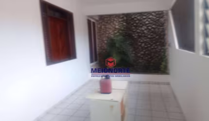 Casa Ampla no Cohaserma com 3 Quartos, Quintal e Garagem para 4 Veículos