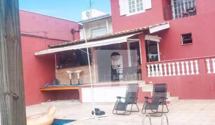 Casa a venda no condomínio San Conrado