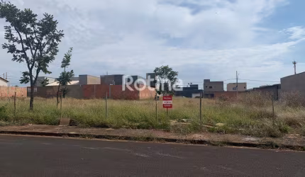 Ótimo terreno, plano, lado sombra, localização privilegiada no loteamento New Golden Ville.