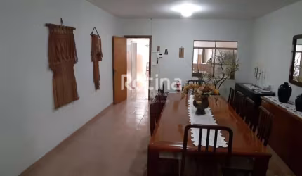 Casa à venda, 4 quartos, Presidente Roosevelt - Uberlândia/MG - Rotina Imobiliária
