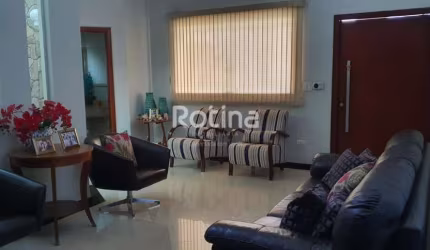Casa à venda, 4 quartos, Jardim Karaíba - Uberlândia/MG - Rotina Imobiliária