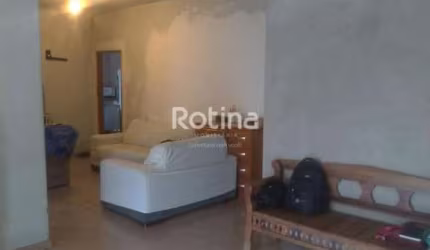 Casa à venda, 3 quartos, Centro - Uberlândia/MG - Rotina Imobiliária