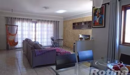 Casa à venda, 3 quartos, Saraiva - Uberlândia/MG - Rotina Imobiliária