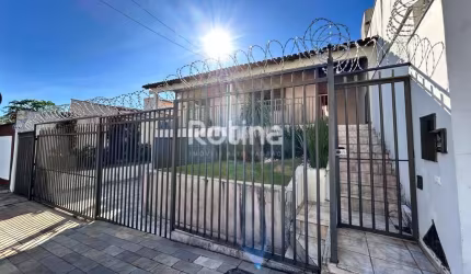 Casa à venda, 3 quartos, Santa Mônica - Uberlândia/MG - Rotina Imobiliária