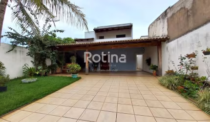 Casa à venda, 3 quartos, Marta Helena - Uberlândia/MG - Rotina Imobiliária