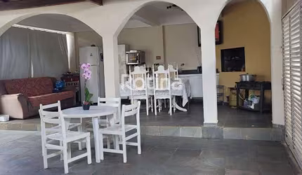 Casa à venda, 4 quartos, Umuarama - Uberlândia/MG - Rotina Imobiliária