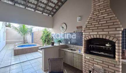 Casa à venda, 4 quartos, Jardim Karaíba - Uberlândia/MG - Rotina Imobiliária