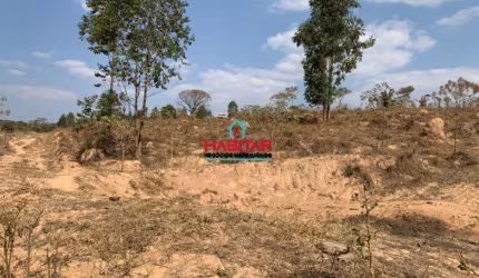 Terreno com excelente topografia em Itatiaiuçu/MG. Vende-se todo o terreno com 6.000 m² ou vende-se chácara com 1.500 m² (duas disponíveis).