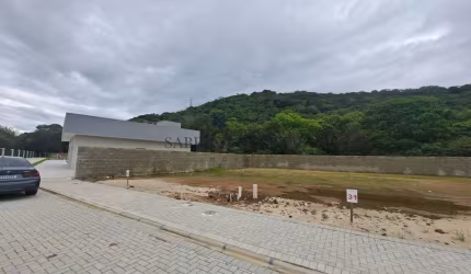 Terreno em condomínio fechado à venda na Rua Engenheiro Nelson Veloso, Prainha, Baía, Guaratuba, 207 m2 por R$ 650.000