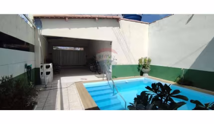 Excelente oportunidade na Av. Maranguape casa  191m² de área util  -com piscina!