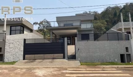Imóvel novo com :  04 Dormitórios sendo 04 Suítes ( 01 com closet ) 05 Banheiros Cozinha integrada com espaço gourmet  Sala com pé direito ,Sacada