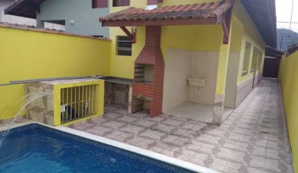 casa com piscina em mongagua