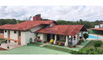 Excelente casa á Venda na Candelária, com 6 Suites, 2000 m² de área total.