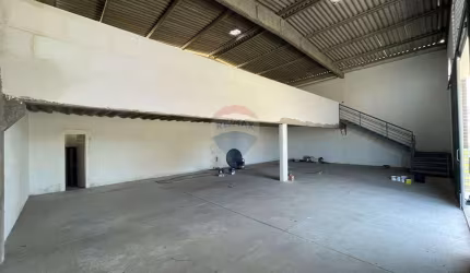 Galpão Comercial 250m² na BR-101 em Emaus - Visibilidade e Espaço Sob Medida!