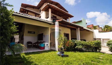 ALUGA-SE CASA DÚPLEX EM CAPIM MACIO COM 06 QUARTOS, SENDO 04 SUÍTES