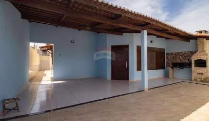 Alugo casa em Emaús - Parnamirim-RN. 3 quartos, sendo 1 suíte