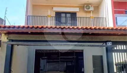 Sobrado com 3 quartos para locação em Jardim São Guilherme - SP